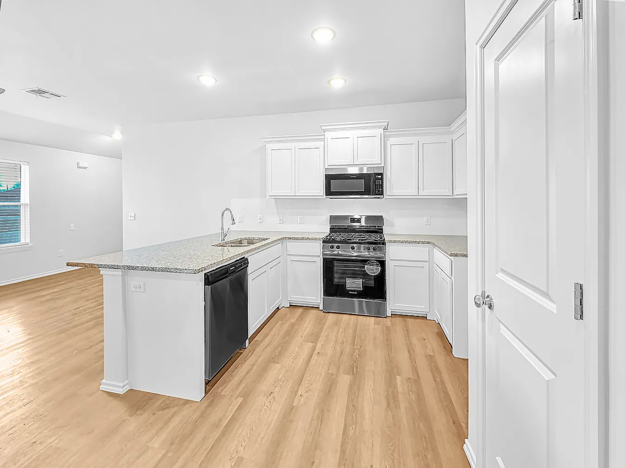 3307 S 23rd St - Photo 6 of 17