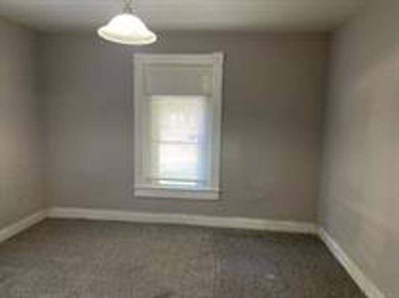 303 W Eureka St - Photo 2 of 5