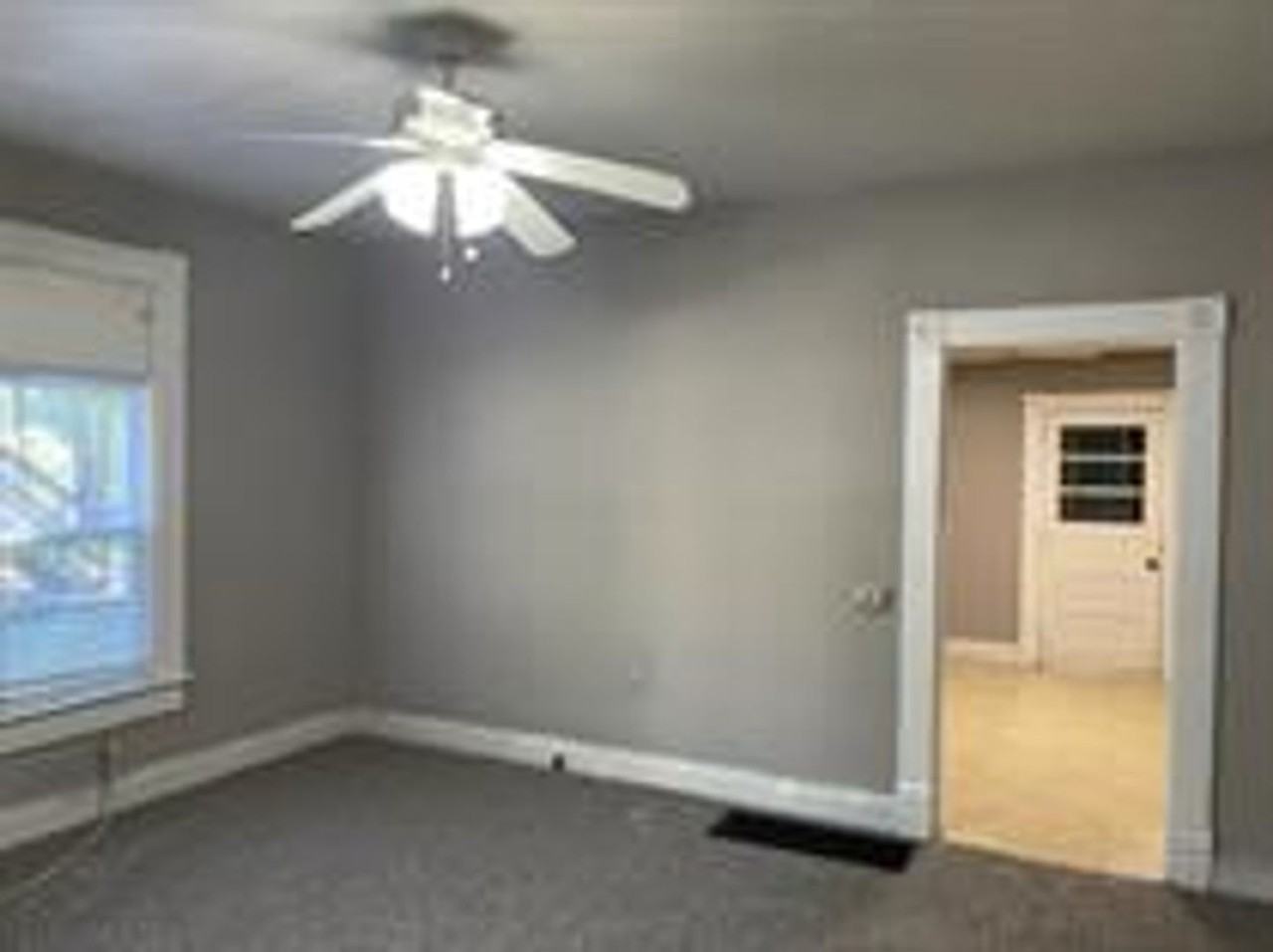 303 W Eureka St - Photo 3 of 5