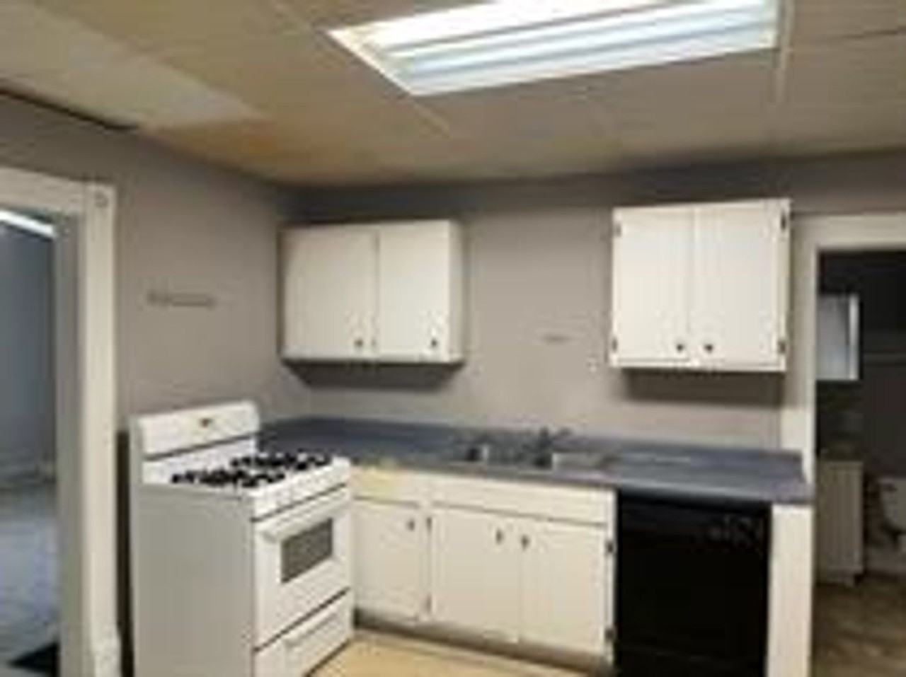 303 W Eureka St - Photo 4 of 5