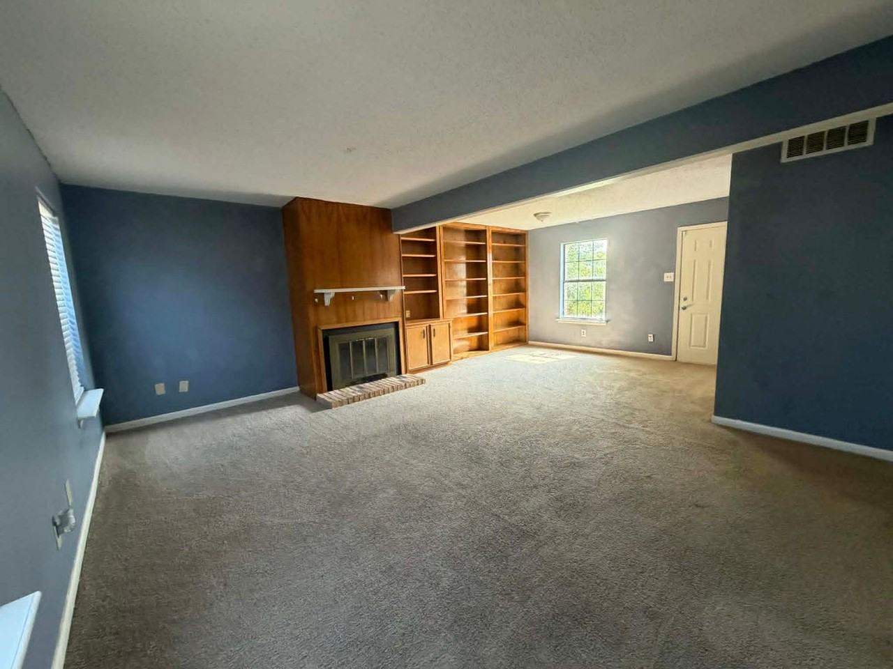 302 Jackson Ave - Photo 2 of 8