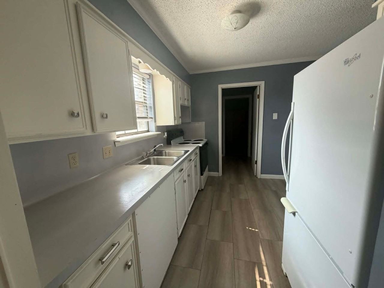 302 Jackson Ave - Photo 3 of 8