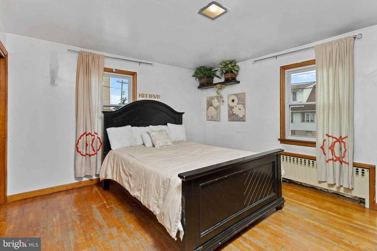 99 Henry St - Photo 2 of 5