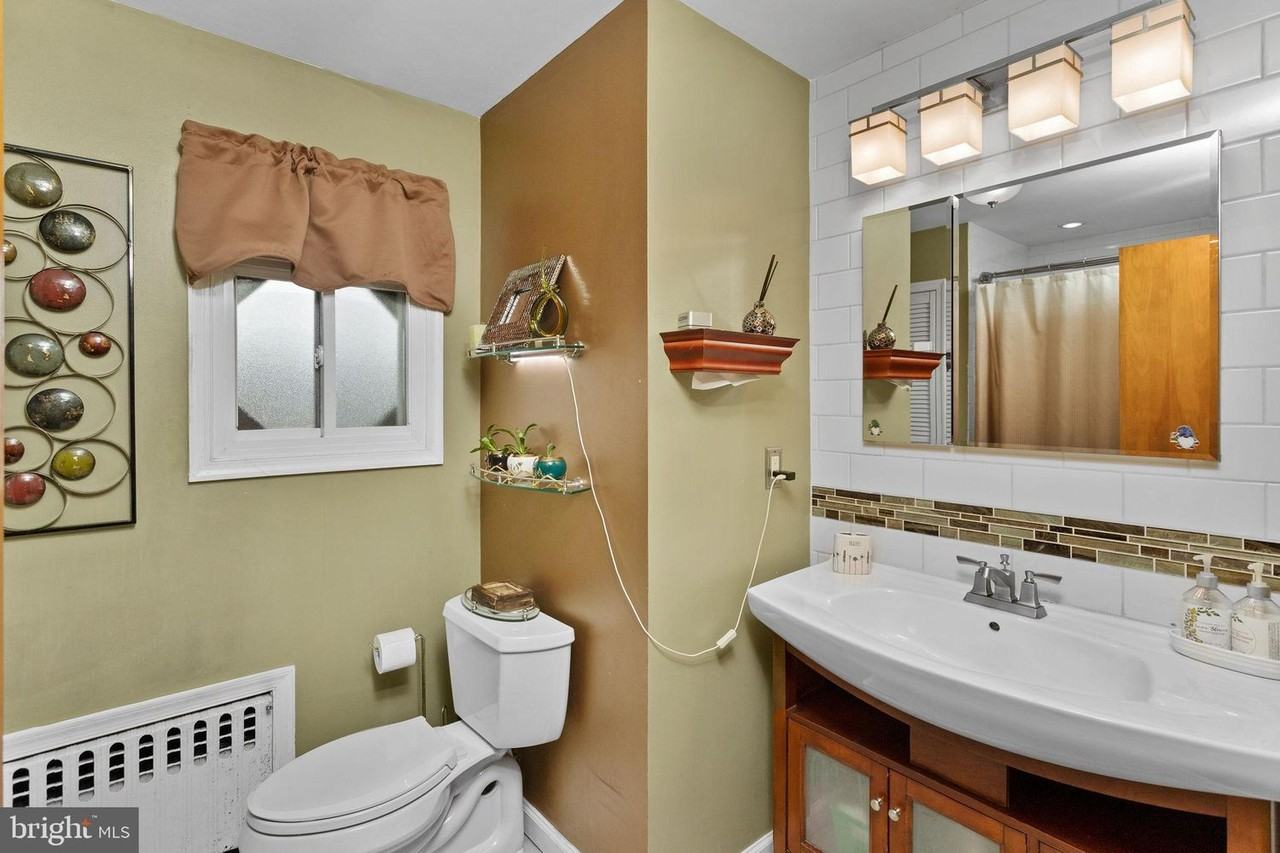 99 Henry St - Photo 4 of 5