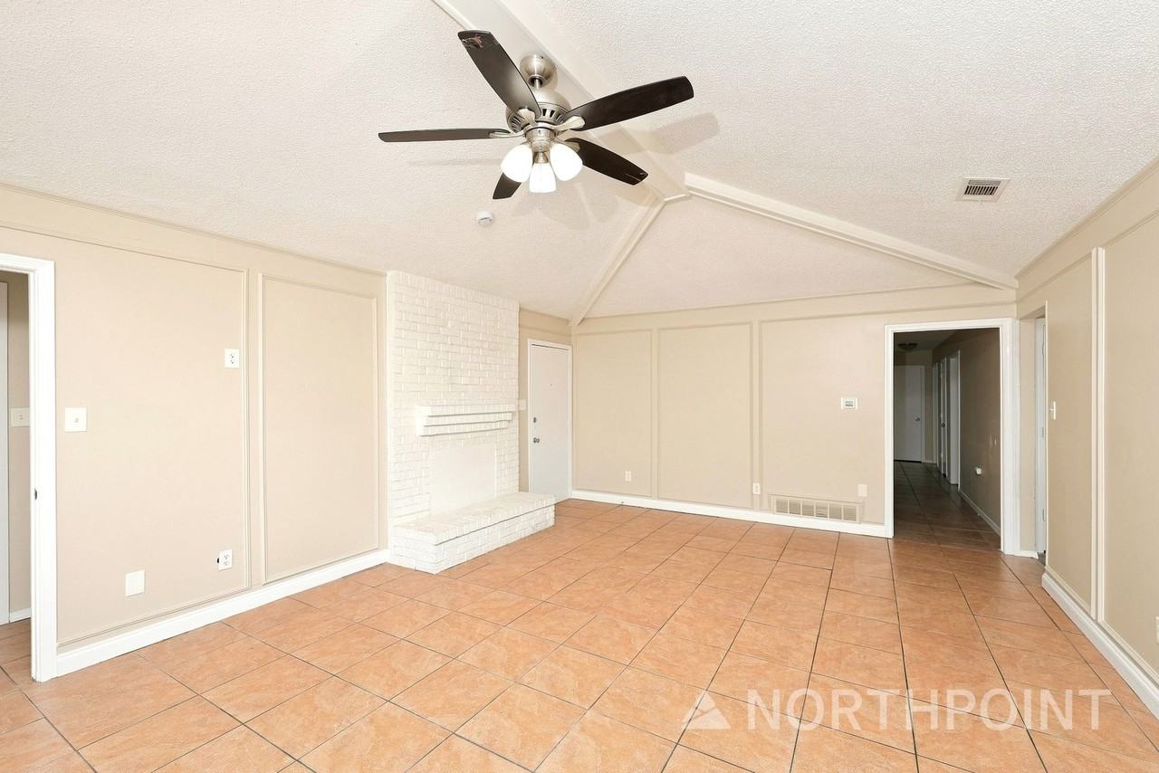 1315 Drury Dr - Photo 2 of 15