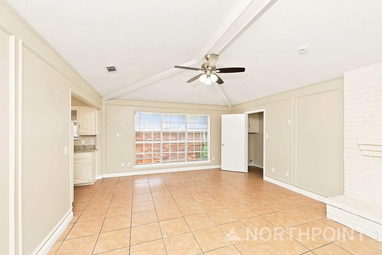 1315 Drury Dr - Photo 4 of 15