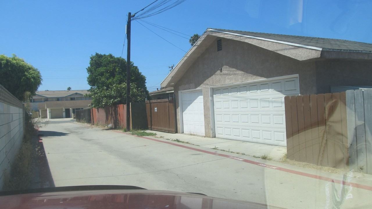 1275 Florence St - Photo 3 of 6