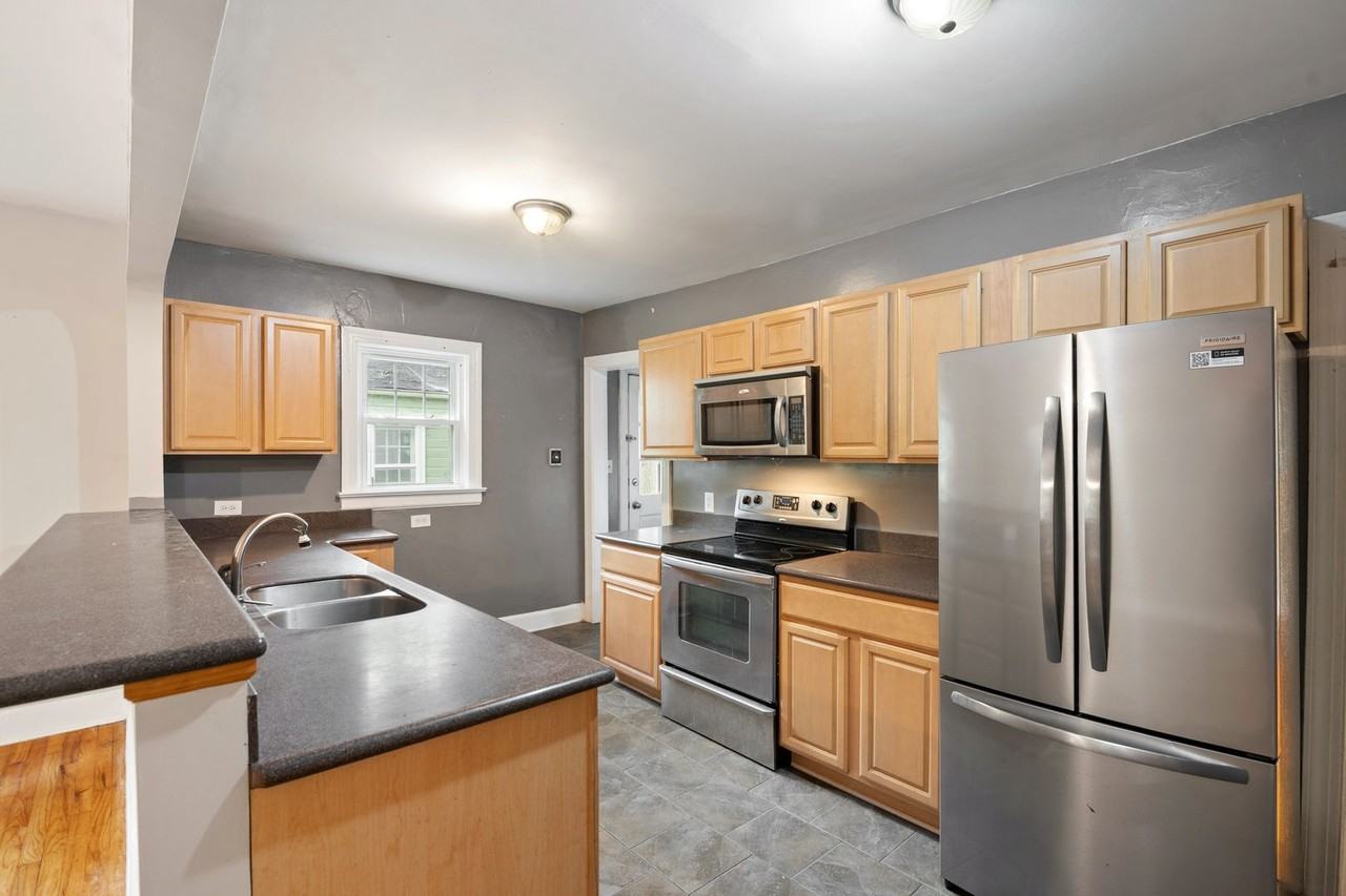 713 W Knox St - Photo 3 of 23