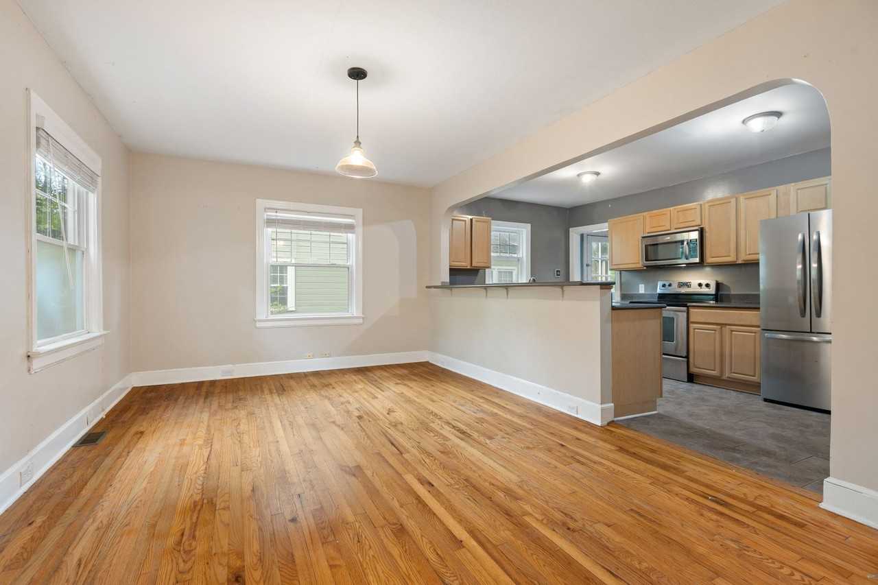 713 W Knox St - Photo 4 of 23