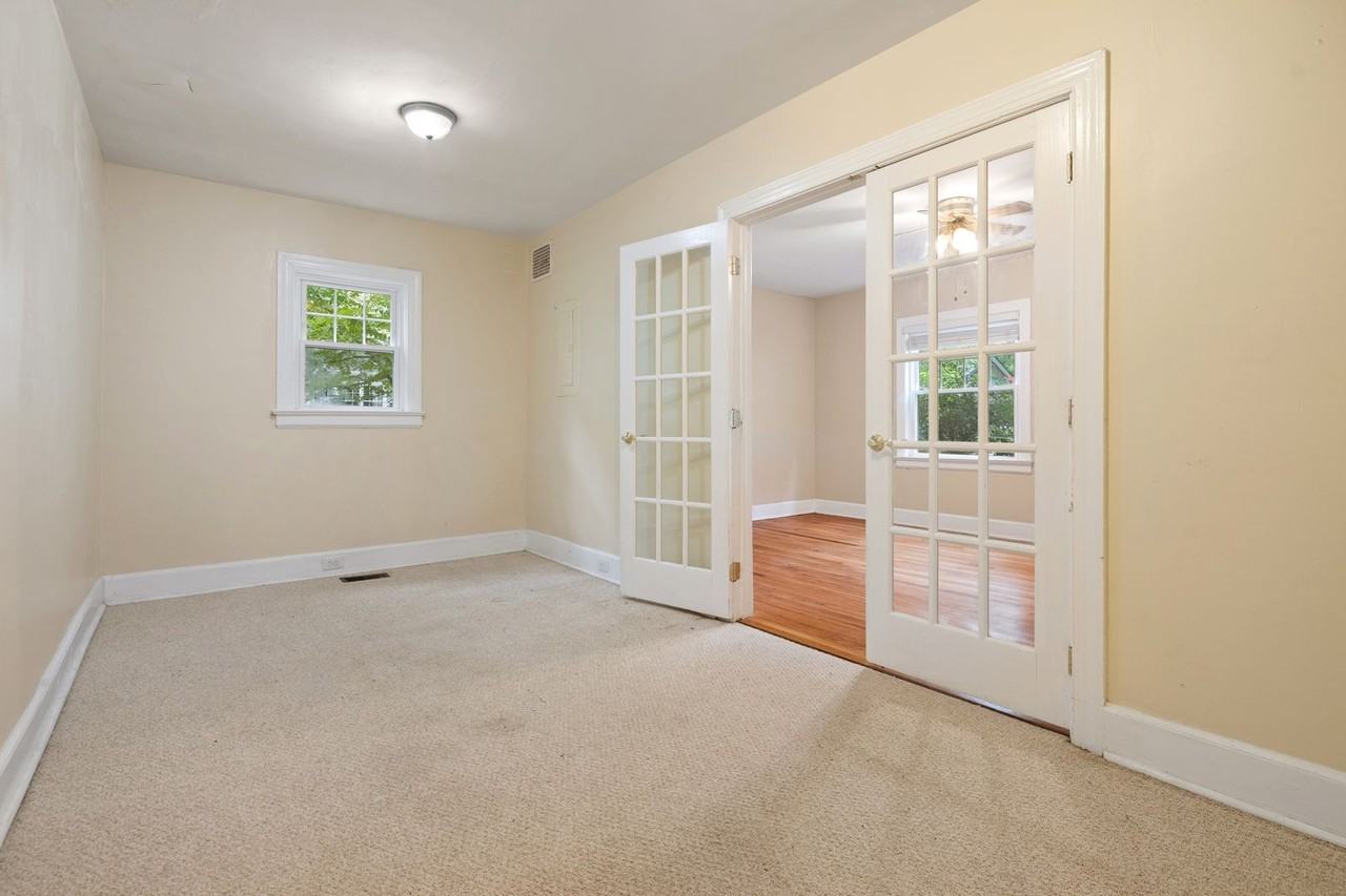 713 W Knox St - Photo 6 of 23