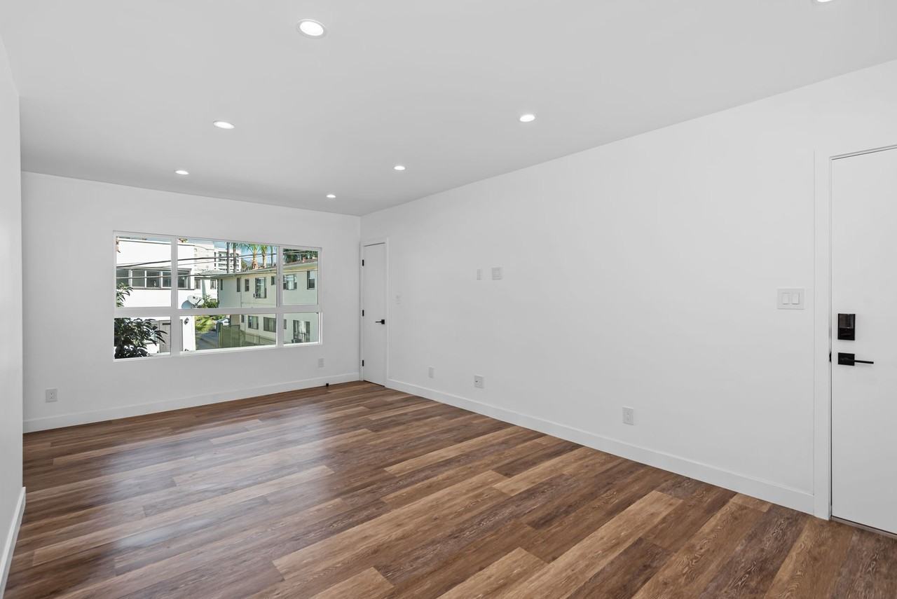 1563 Gordon St - Photo 5 of 15