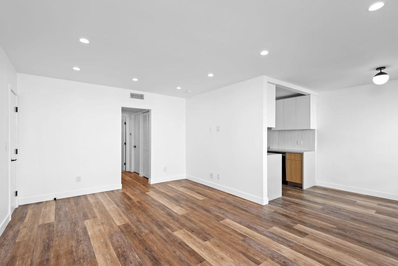1563 Gordon St - Photo 7 of 16