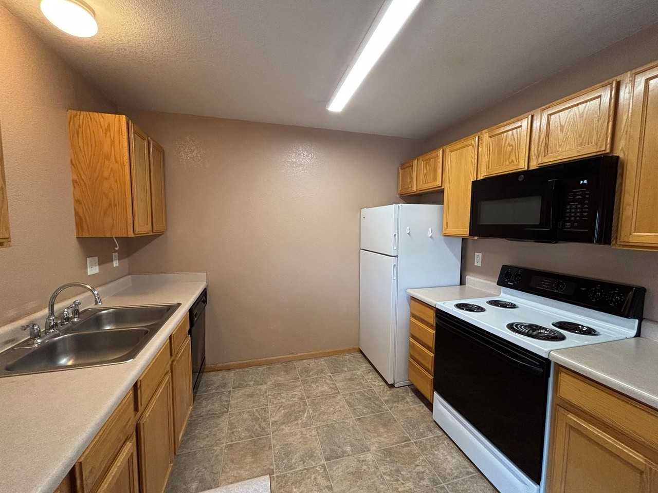 1221 University Ave Apt C301 - Photo 7 of 13