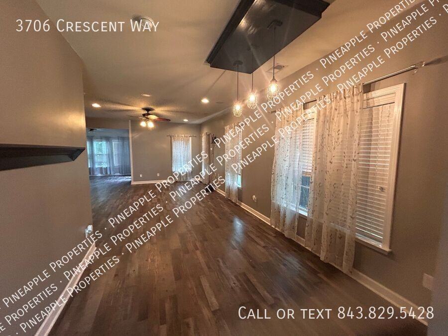 3706 Crescent Way - Photo 3 of 34