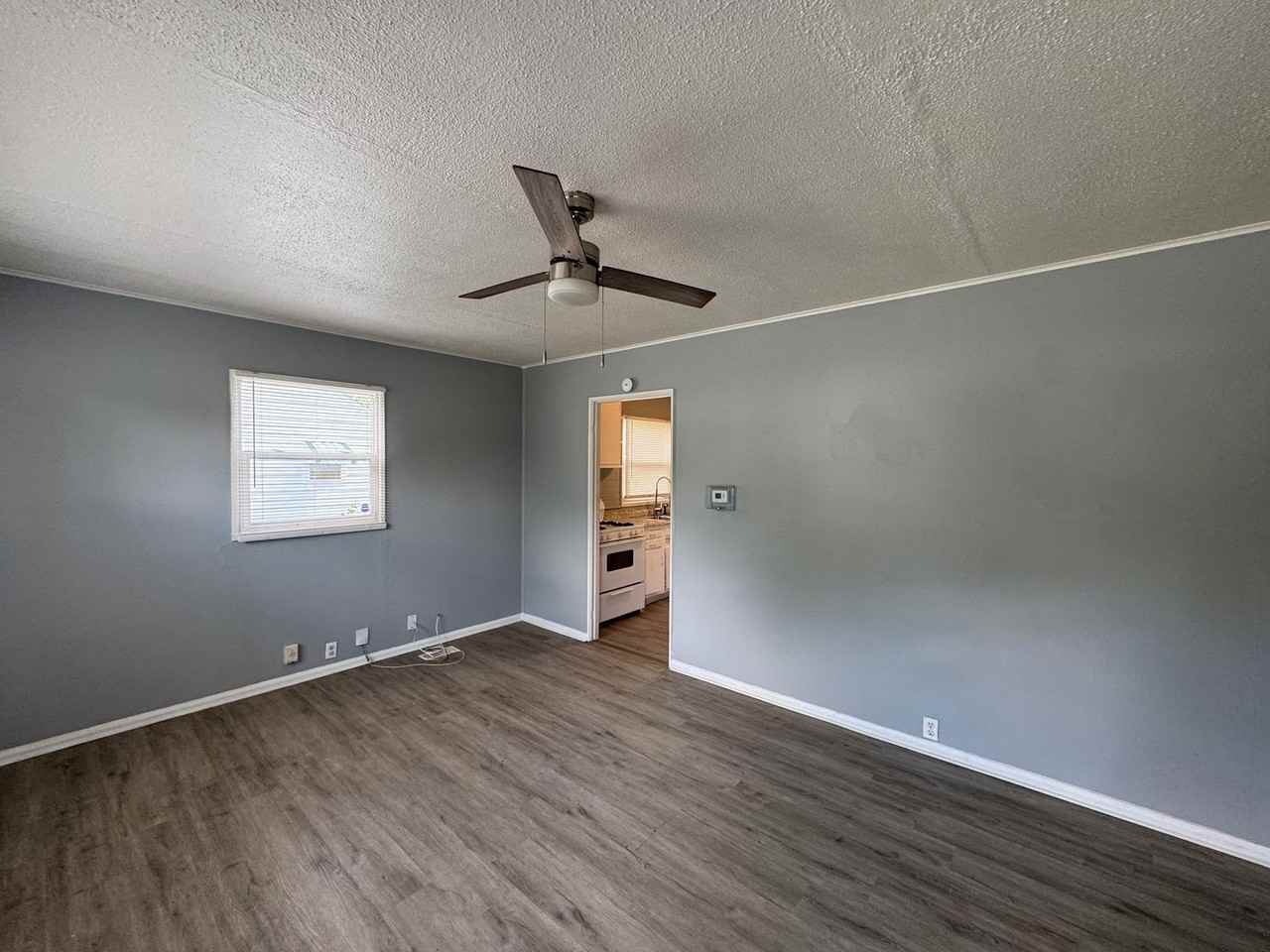 2029 N Goodlet Ave - Photo 2 of 26