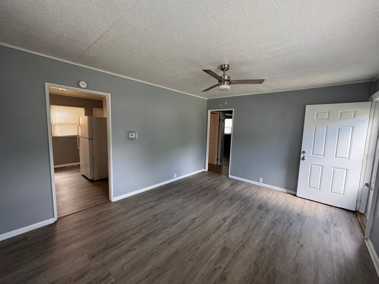 2029 N Goodlet Ave - Photo 5 of 26