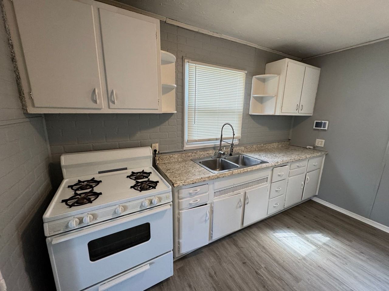 2029 N Goodlet Ave - Photo 6 of 26