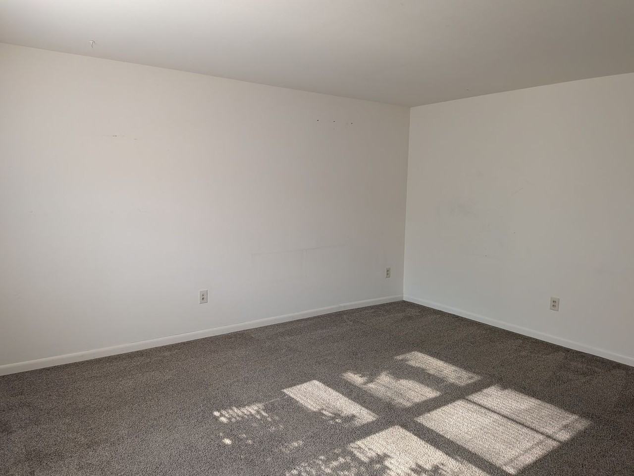 805 S Fairview Rd - Photo 2 of 27