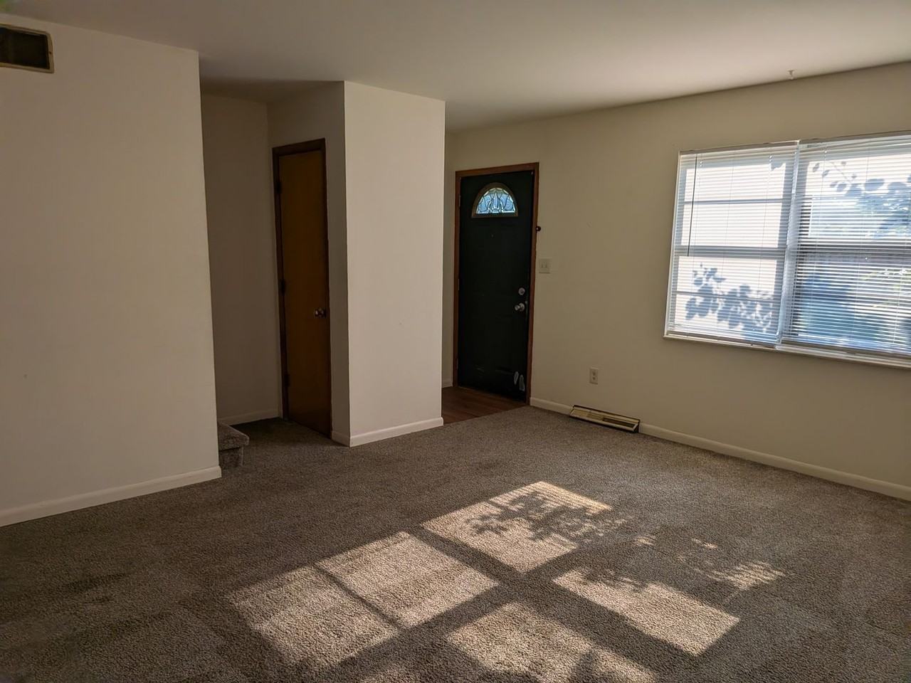 805 S Fairview Rd - Photo 4 of 27