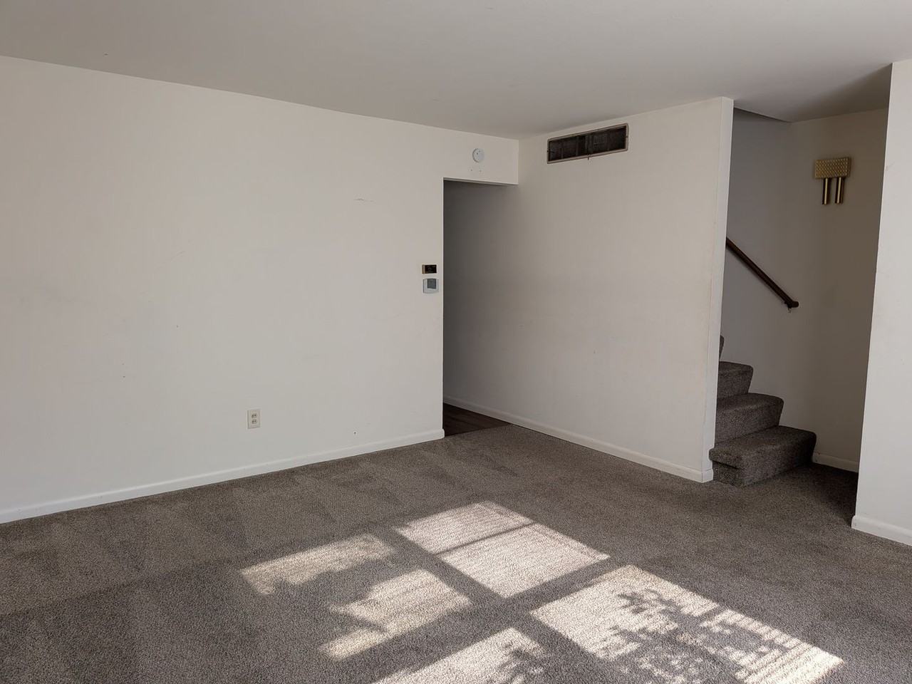 805 S Fairview Rd - Photo 5 of 27