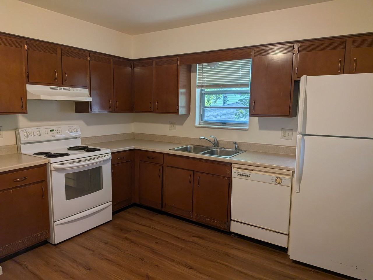 805 S Fairview Rd - Photo 6 of 27