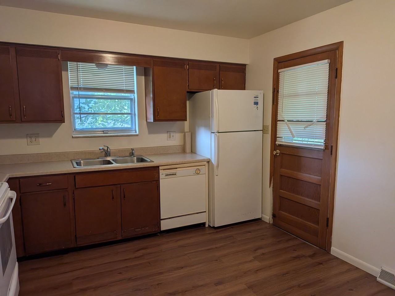805 S Fairview Rd - Photo 7 of 27