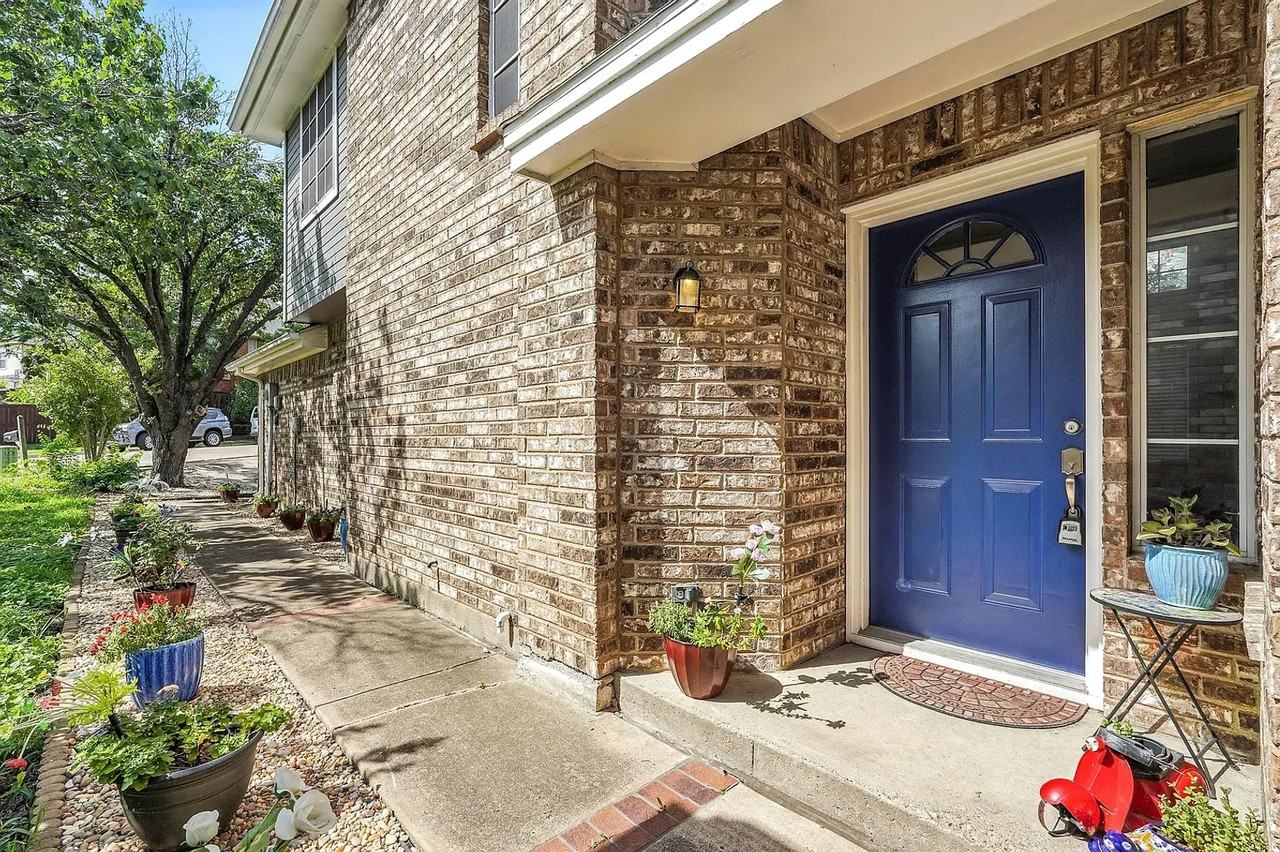 1426 Harmony Ln - Photo 4 of 46
