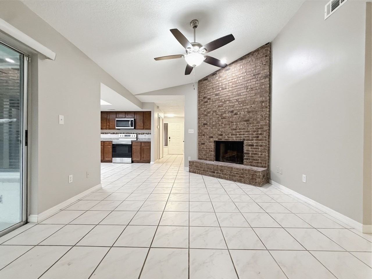 8221 Granada Blvd - Photo 4 of 26