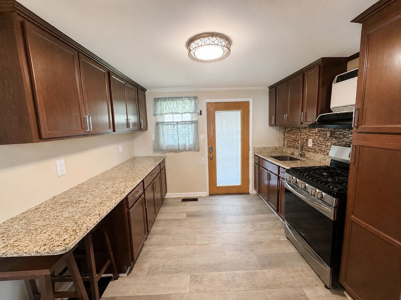1407 Wall Ave - Photo 5 of 19