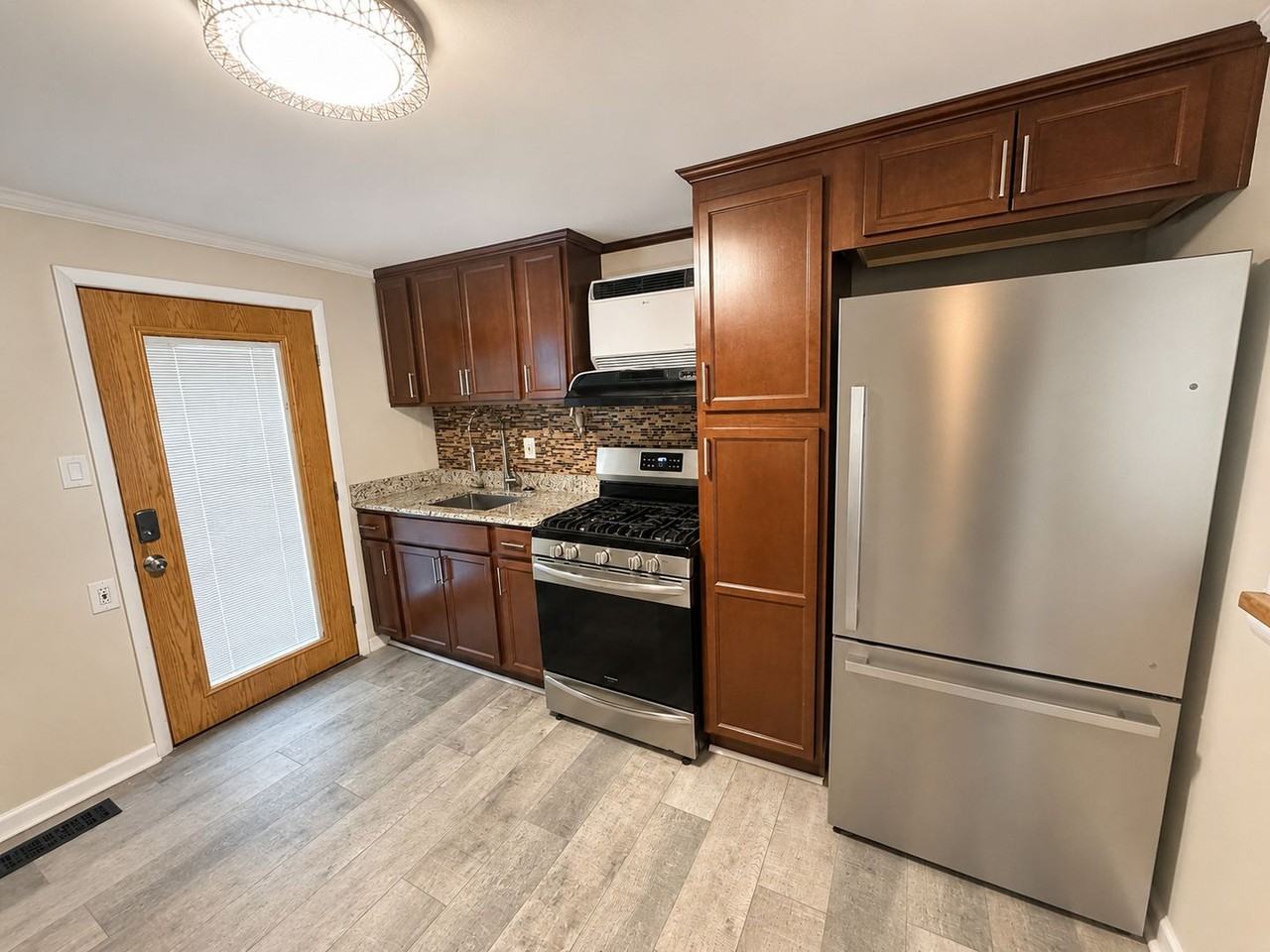1407 Wall Ave - Photo 6 of 19