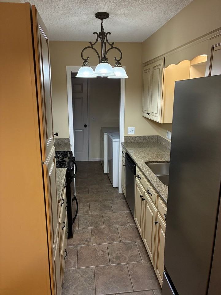 1424 Trade Winds Ct - Photo 4 of 16