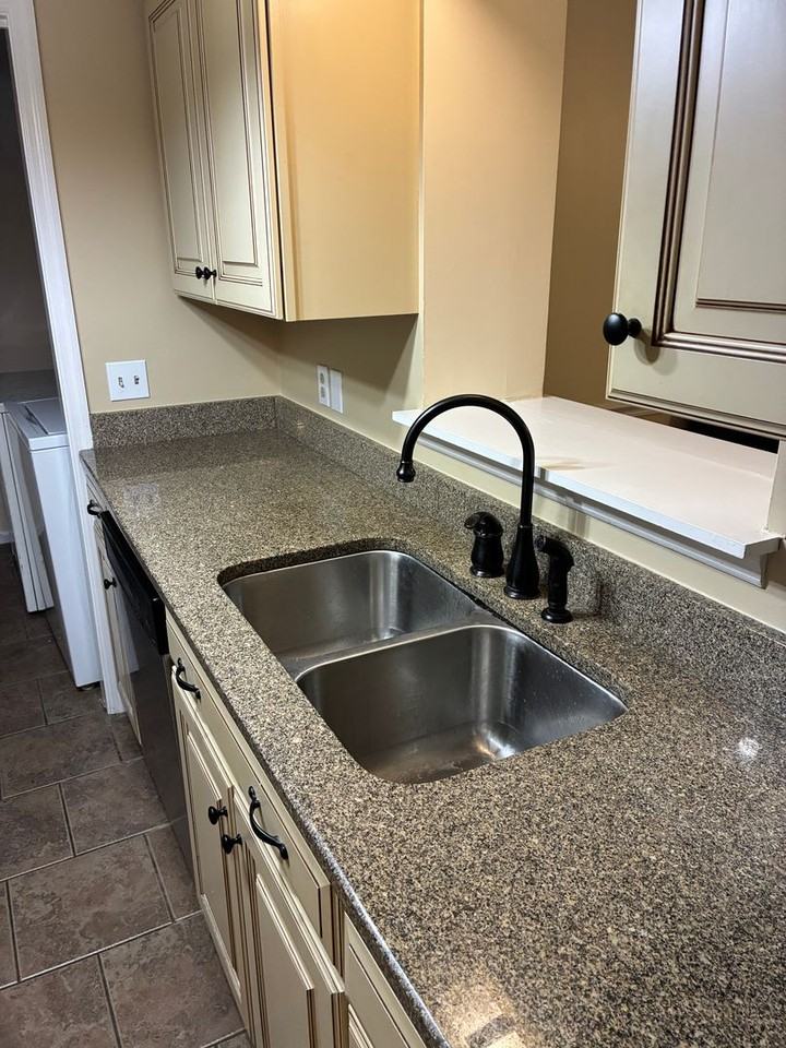 1424 Trade Winds Ct - Photo 5 of 16