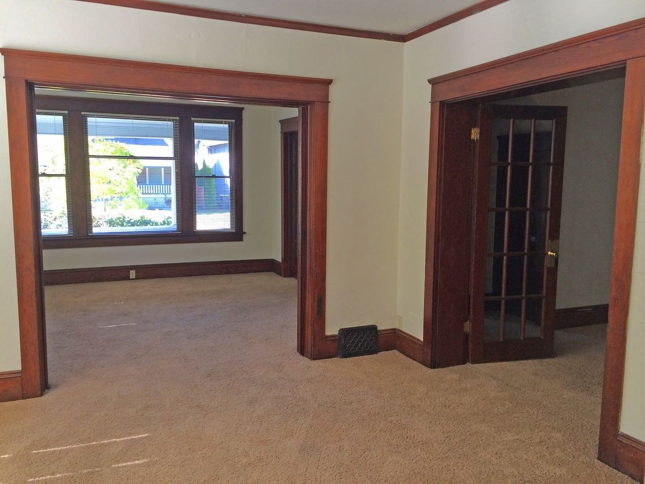 121 Nw 8th St - Photo 4 of 19