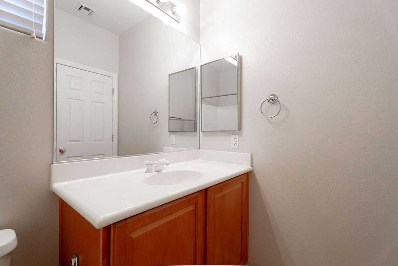 4433 Weitzman Pl - Photo 3 of 44