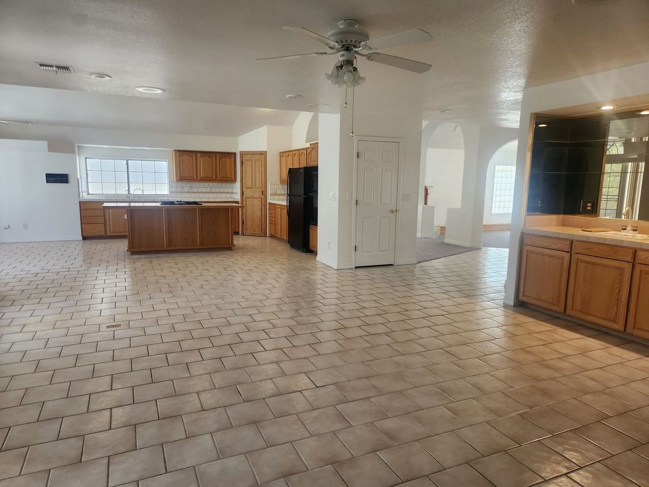 3660 Catalina Dr - Photo 7 of 13
