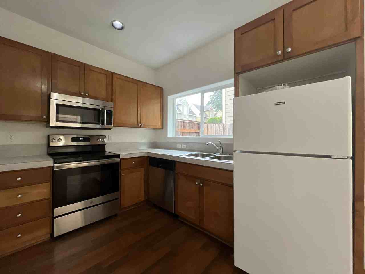 1517 Se 127th Ave #9 - Photo 6 of 36