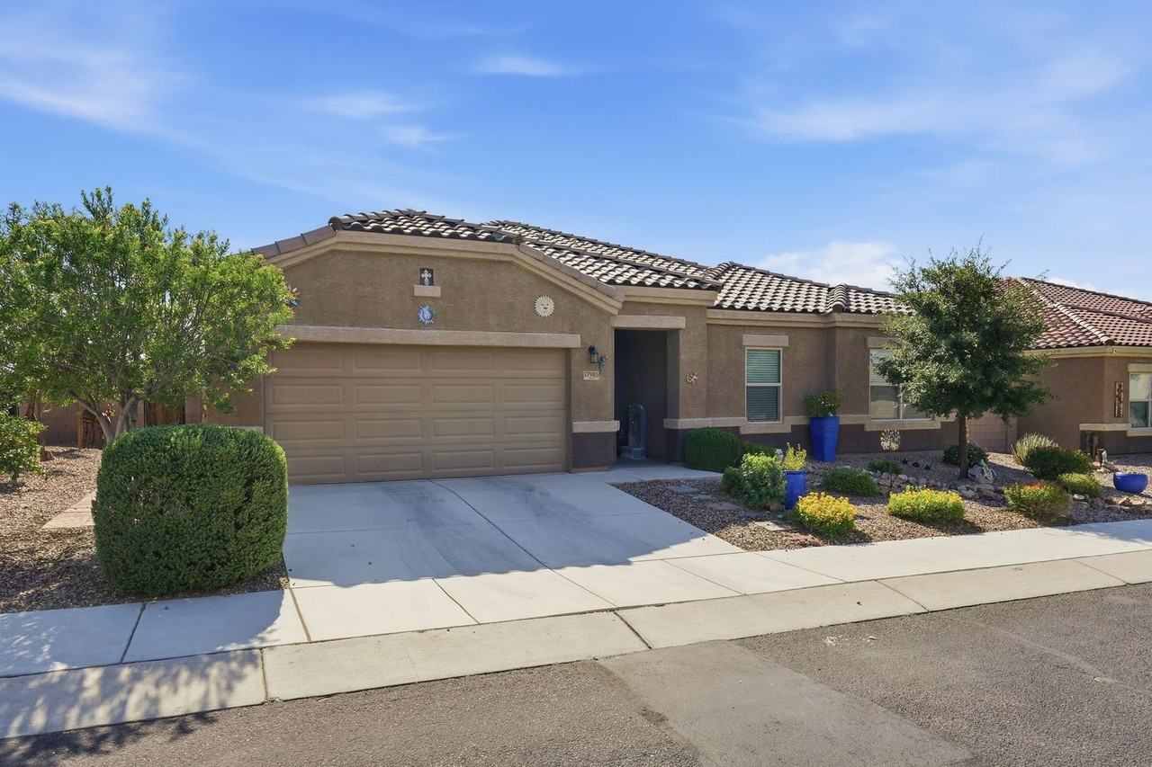 17985 S Whispering Glen Path - Photo 2 of 37