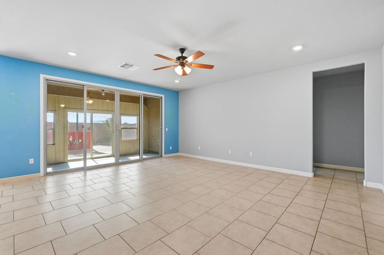 17985 S Whispering Glen Path - Photo 4 of 37