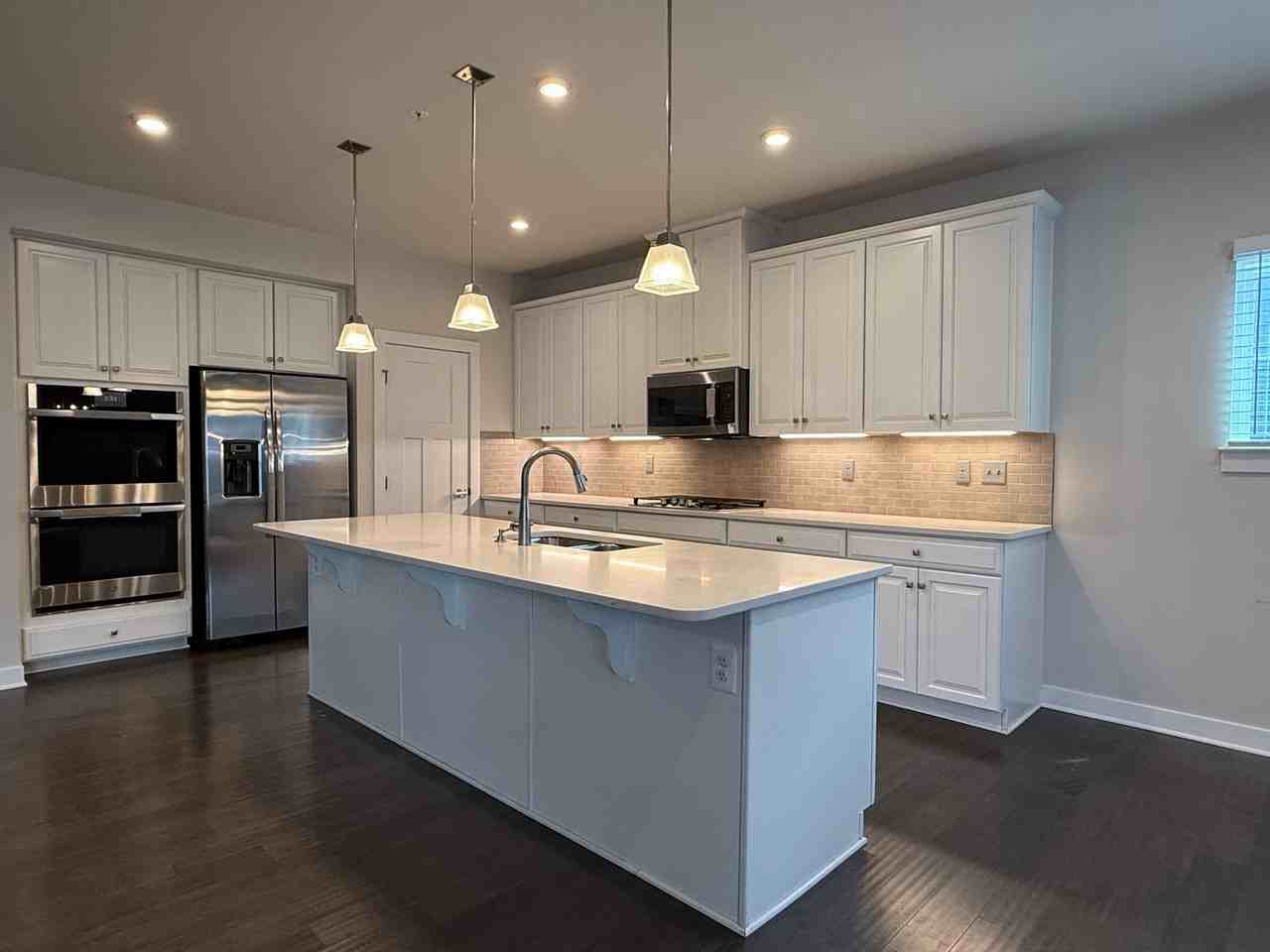 506 Ladywell St - Photo 2 of 39