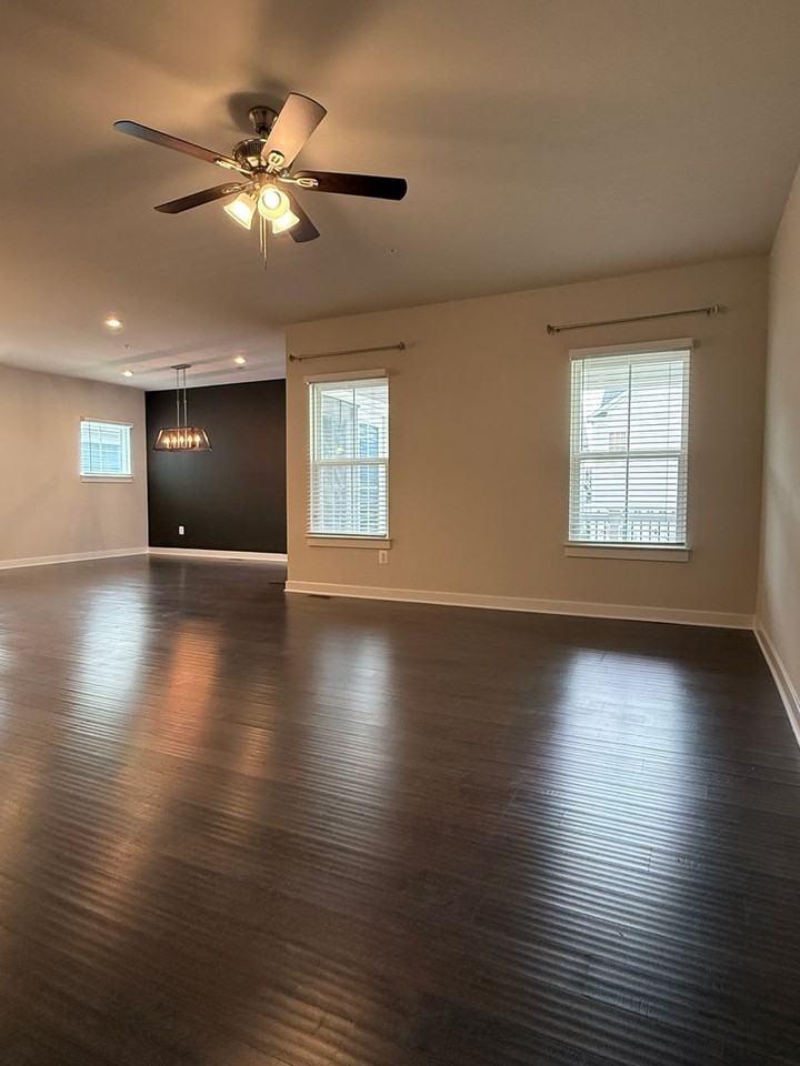 506 Ladywell St - Photo 7 of 39