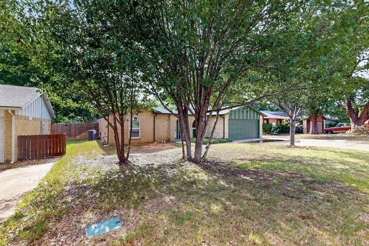 2606 Hilldale Blvd - Photo 3 of 47