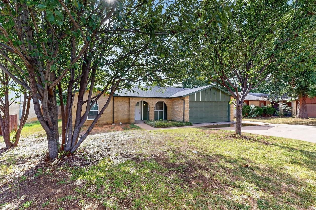 2606 Hilldale Blvd - Photo 5 of 47