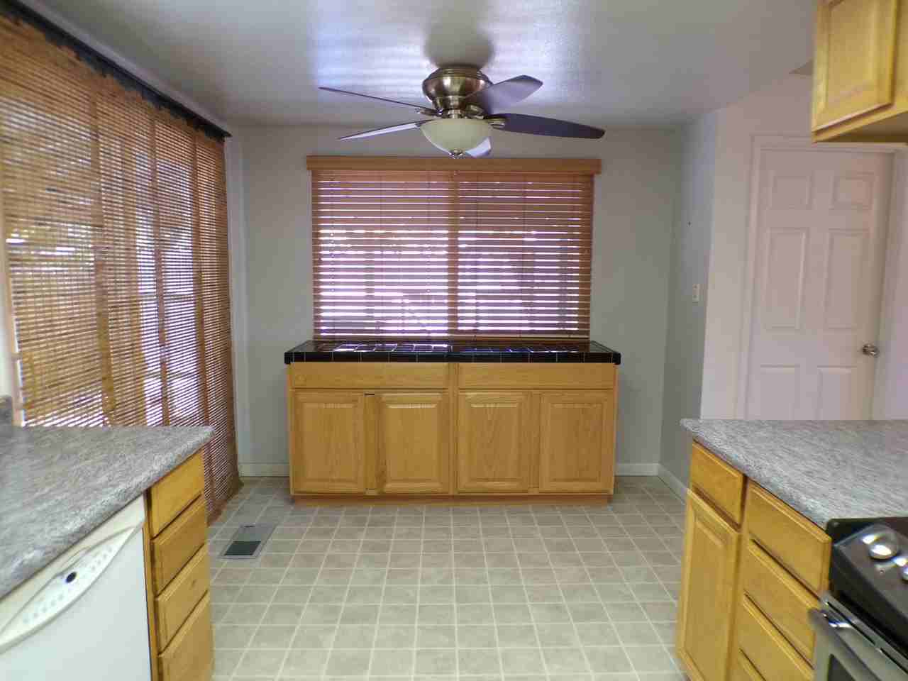 1600 Fairington Ln - Photo 4 of 18