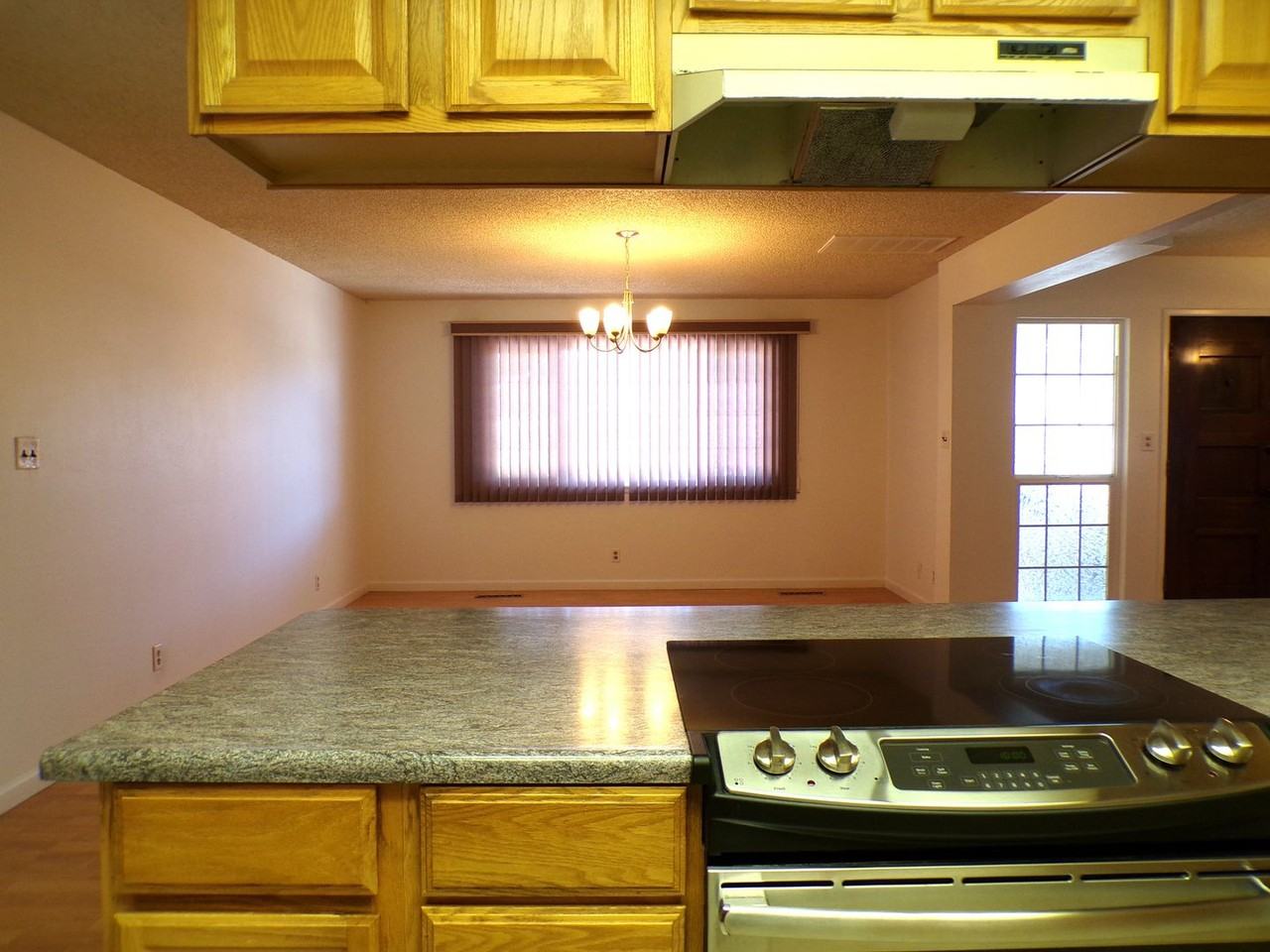 1600 Fairington Ln - Photo 5 of 18
