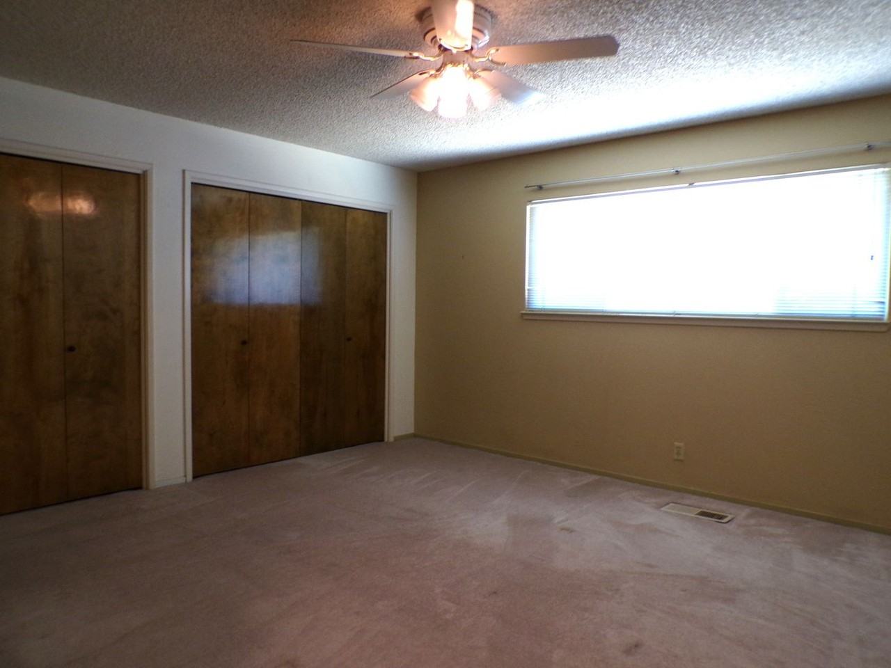 1600 Fairington Ln - Photo 7 of 18