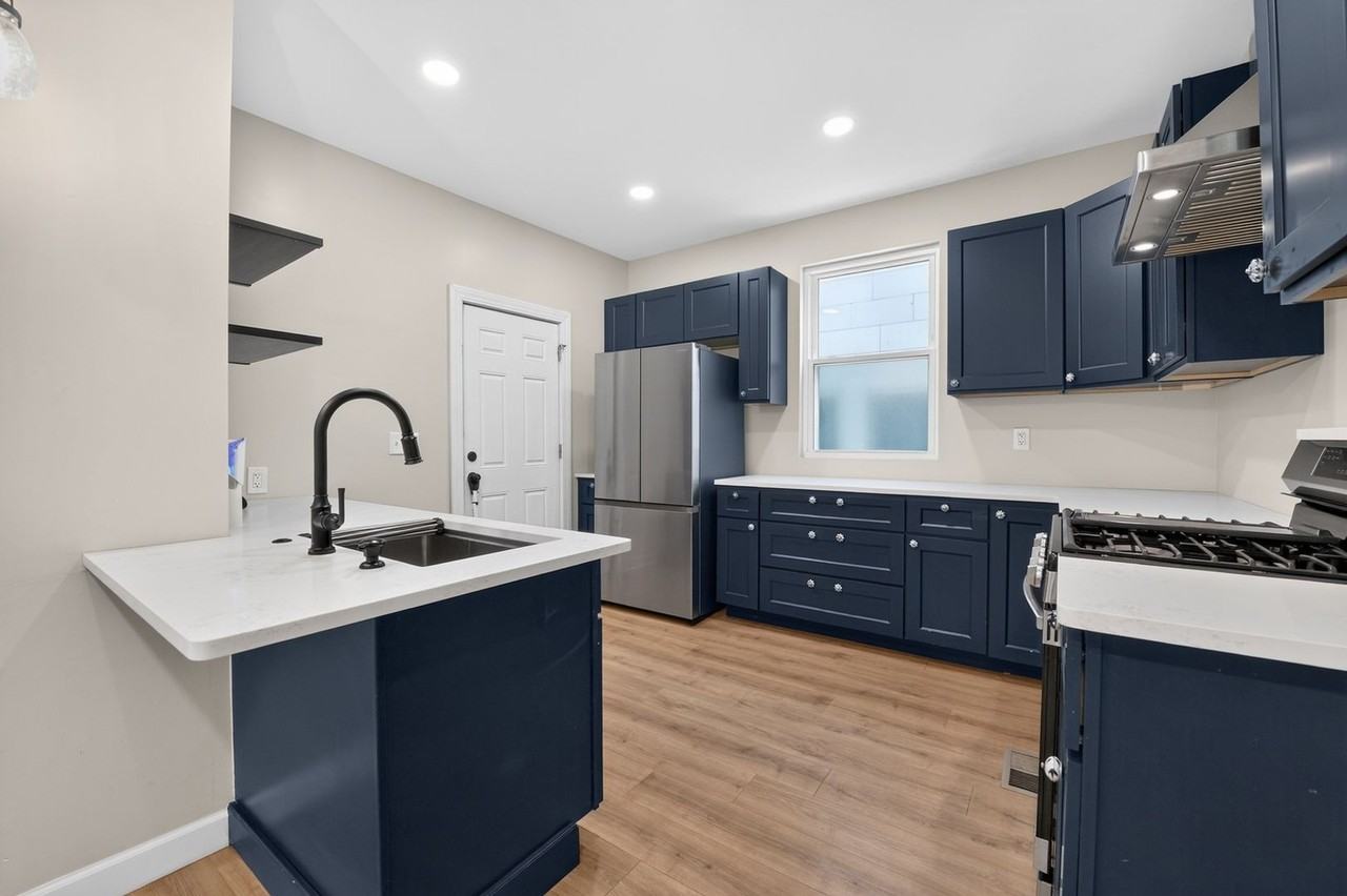 2516 Agnes Ave - Photo 2 of 9