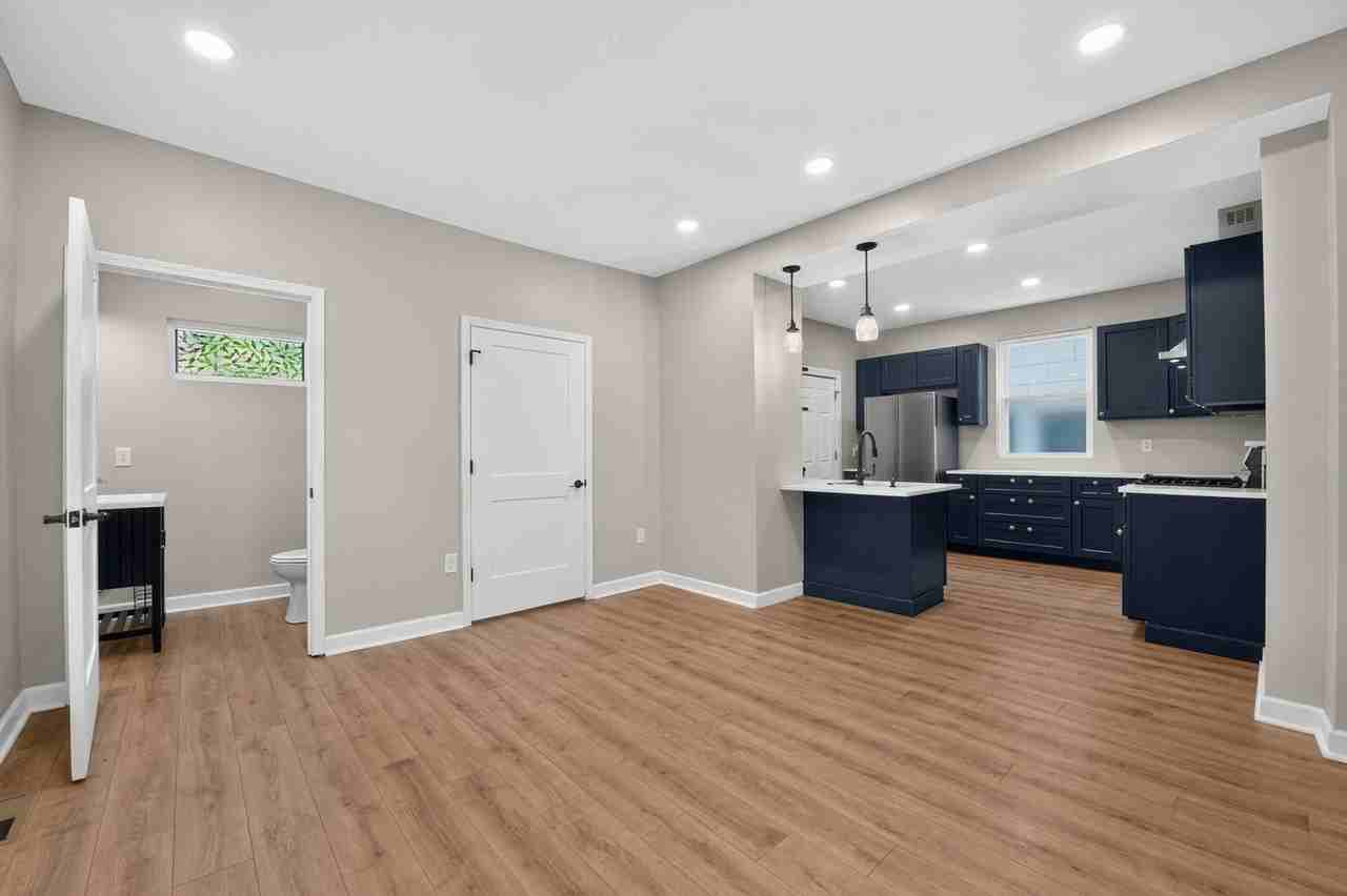 2516 Agnes Ave - Photo 3 of 9