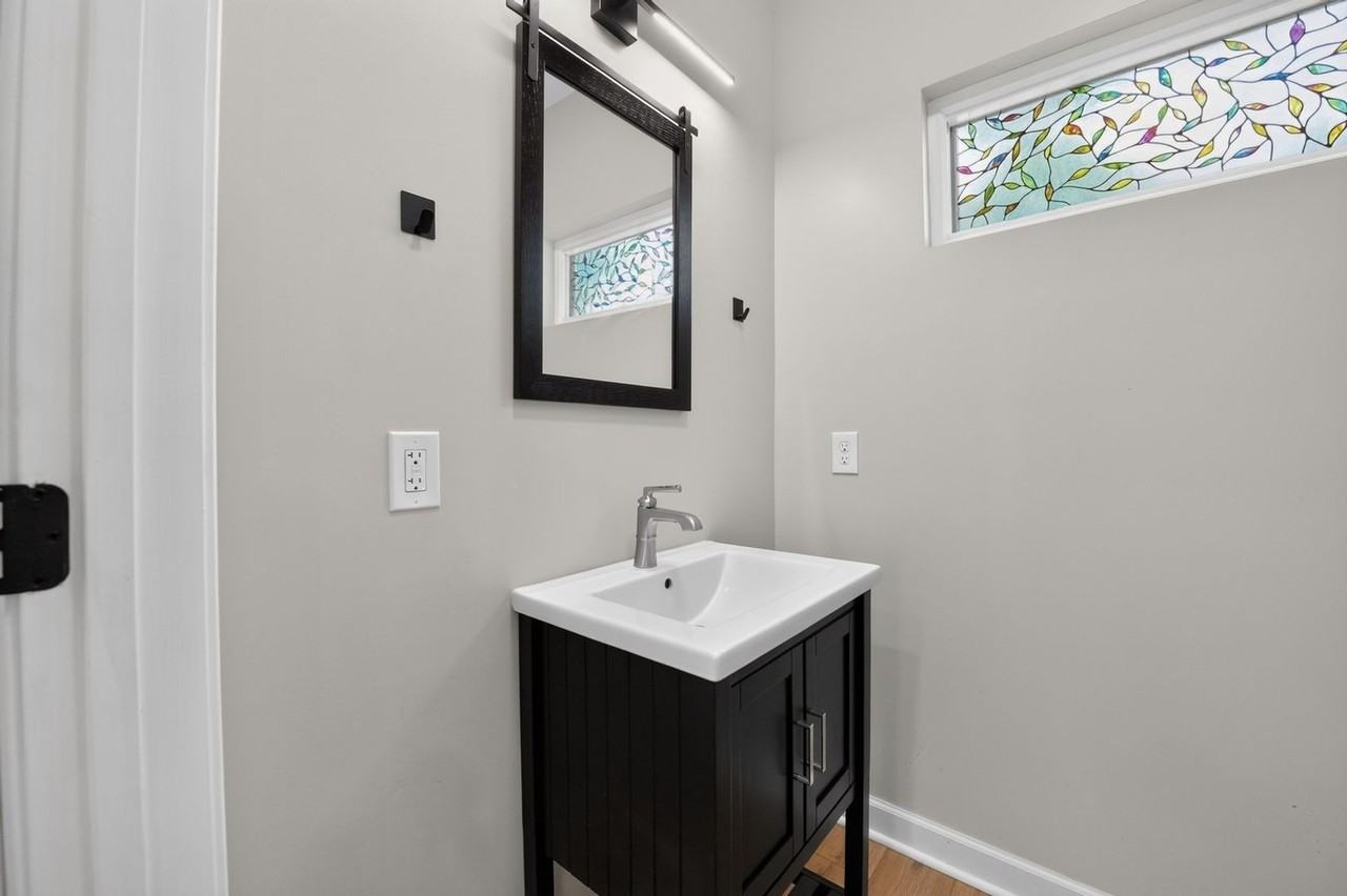 2516 Agnes Ave - Photo 5 of 9