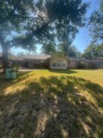 featured image of 1526 Rosewood Dr