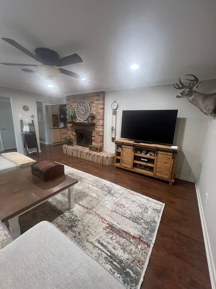 1526 Rosewood Dr - Photo 2 of 15